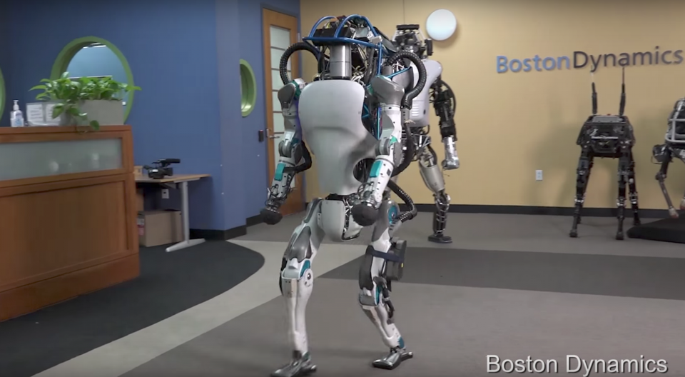 Новый супер-робот из Сколково. Трепещи Boston Dynamics!