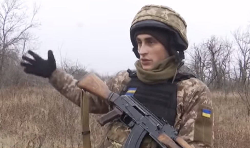 Боец ВСУ рассказал, как боевики пытались прорвать линию обороны в километре от места разведения войск