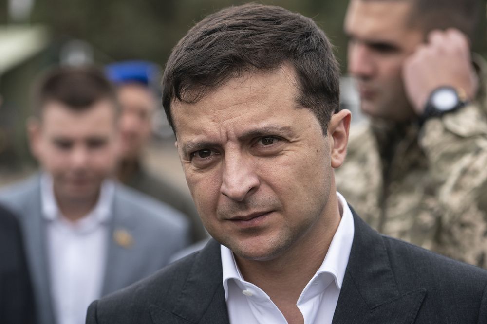 "Зеленскому дан год, чтобы решить проблему войны и мира на Донбассе"