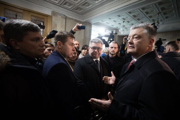 "Следователь прятал глаза": Порошенко рассказал о допросе в ГБР