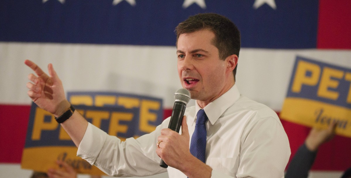 Выборы в США. Кокусы демократов в Айове выиграл открытый гей Буттиджич