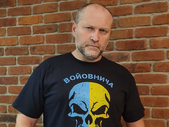 Пацаны на передовой кладут свои жизни, чтобы любители идеи "какая разница" могли ездить в Рашку при поддержке руководства Украины