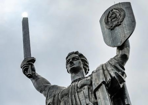 Директор Института нацпамяти: Герб СССР с памятника «Родина-мать» надо демонтировать