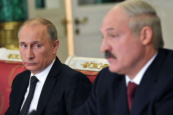 Путин меняет конституцию, так как не смог заставить Лукашенко согласиться на аншлюс.