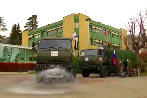 Российские "спасатели" спешат на помощь