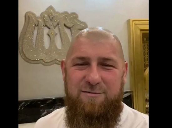 Рамзана Кадырова попросили открыть парикмахерские. Он в ответ побрился налысо - Чеченская республика начала лысеть. (Видео)