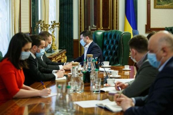 У вас стратегией противодействия пандемии кто руководит - фермеры?