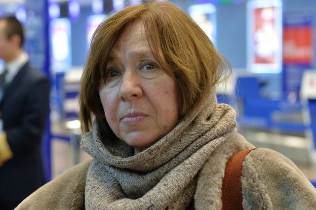 "Психически неадекватная реакция". Алексиевич прокомментировала отказ Лукашенко отменять парад