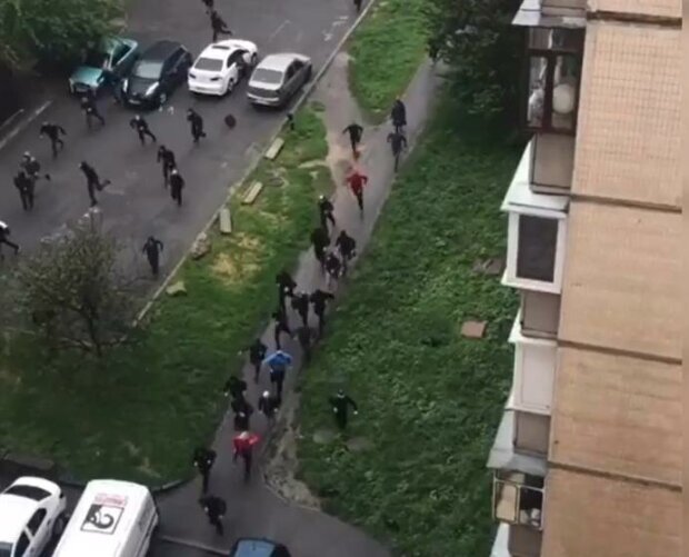 В Броварах сотня человек устроила массовую перестрелку. Есть раненые