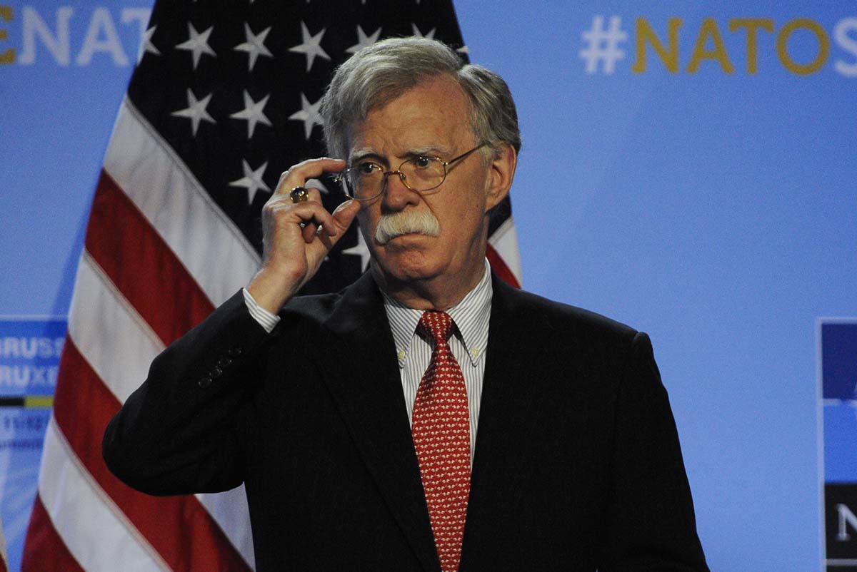 Трамп "послал" Украину, а Зеленский меня поразил - громкие цитаты скандальной книги Джона Болтона