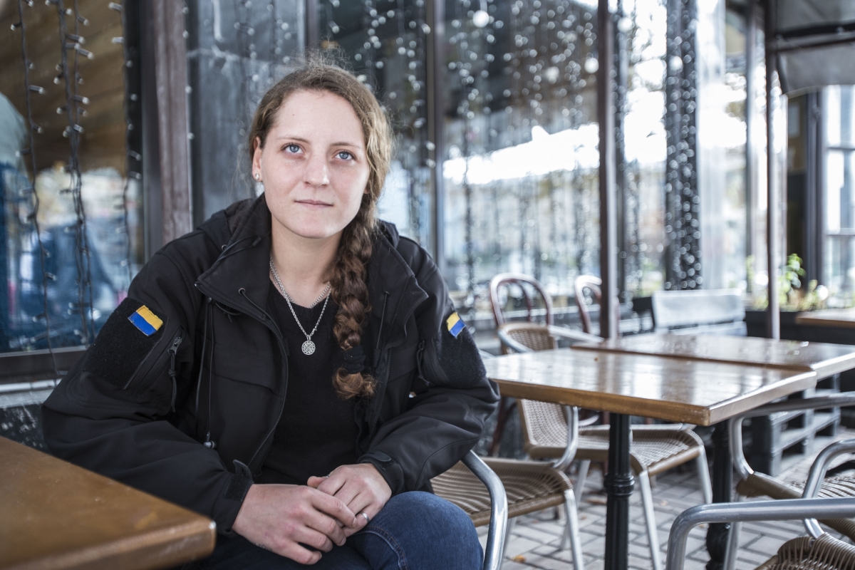 Зеленский год назад дал гражданство ветерану АТО «Валькирии», но она так и не получила паспорт