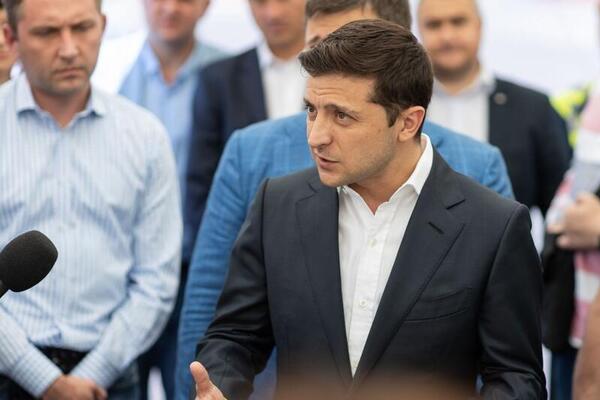 Как Зеленский убегал от вопросов о Порошенко