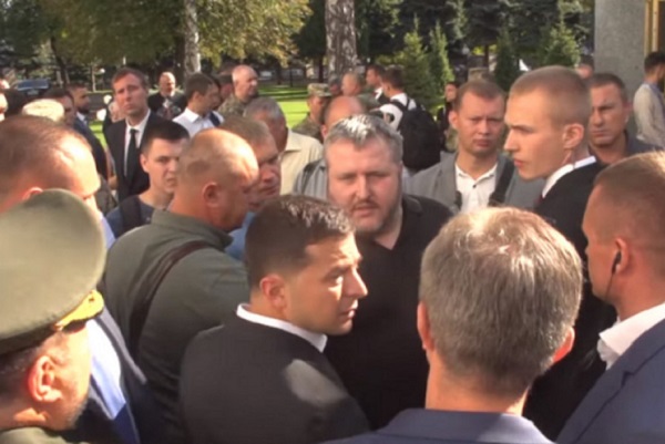 Майор ВСУ Роман Ковалев к президенту Зеленскому: "На девушек смело пошел, а Кадырова засц @ л?"