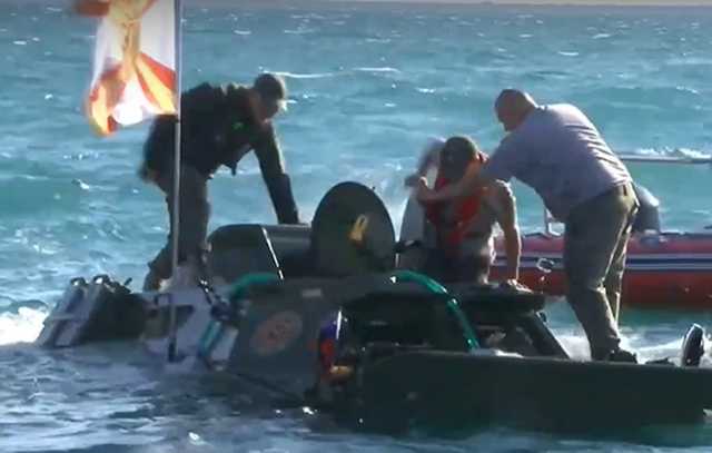 В Керченском проливе утонул российский бронетранспортер, видео