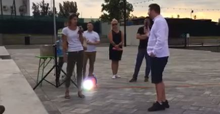 "Это красивая лапша на ушах, а президент - классный актер, человек и, возможно, муж, но не понимает, что происходит", - волонтеры из Николаева - "слуге народа" Арахамии. ВИДЕО