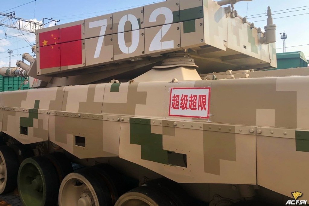 В российской Сибири заметили танки Китая: бронетехника армии КНР проехала через Новосибирск