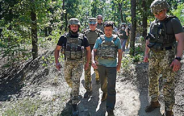 У Зеленского закат бестолковой карьеры практически неизбежен. В любом варианте — удастся ему продавить кремлевские хотелки или нет