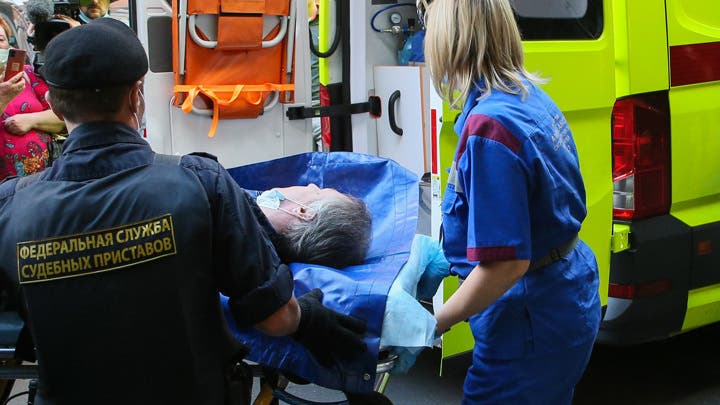 В Москве Ефремова вынесли на носилках из зала суда (Видео)