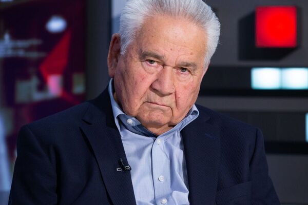 Порошенко призвал вернуть Фокина на пенсию, "где он и был последние 28 лет"