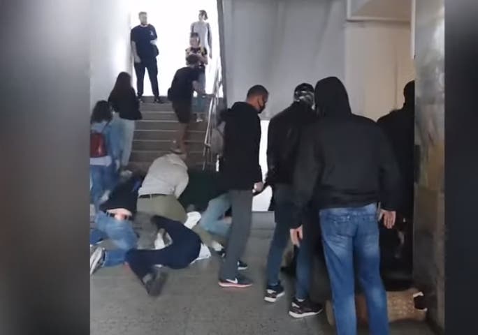 Били коленями в спину, оскорбляли: В Минске силовики жестко задержали студентов прямо в вузе