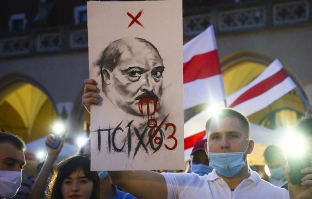 Лукашенко не настолько идиот, как Янукович, и попытается сейчас задушить протесты с помощью провокации