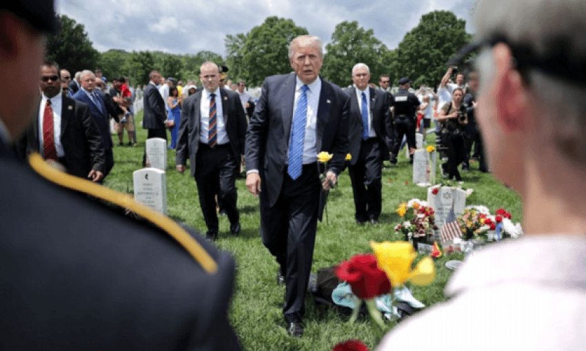 Трамп: американцы, погибшие на войне, – "неудачники" и "болваны", – The Atlantic