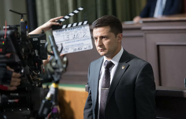 Зеленский продолжает ездить по стране и всем все обещает. Что вы хотите, то он вам и пообещает