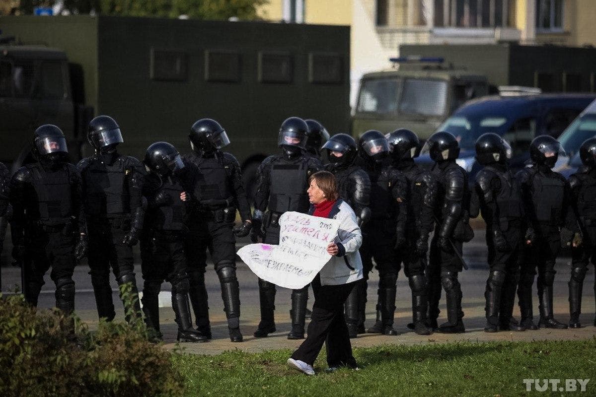 В Минске прошел новый марш. Протестующие пришли под СИЗО требовать освобождения политзаключенных