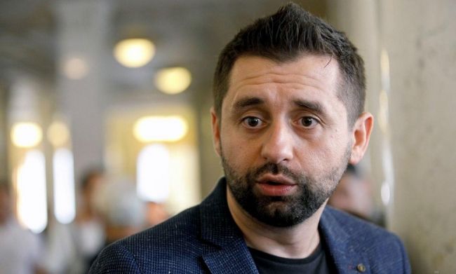 Слова Арахамии звучат в оруэлловском стиле. Война – это мир. Свобода – это рабство