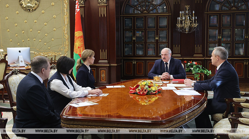 Лукашенко после "Марша партизанов" обратился к сторонникам: "Порвут на куски"