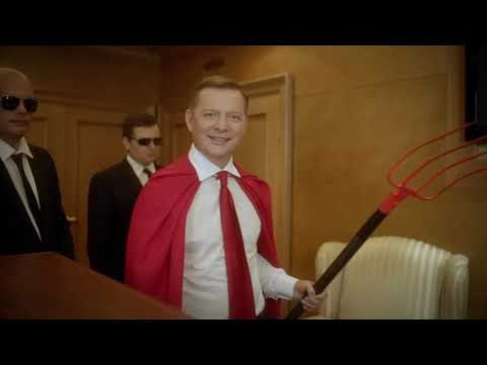 "Всех возьмем на вилы", - Олег Ляшко в костюме супергероя стал политическим певцом  (Видео)