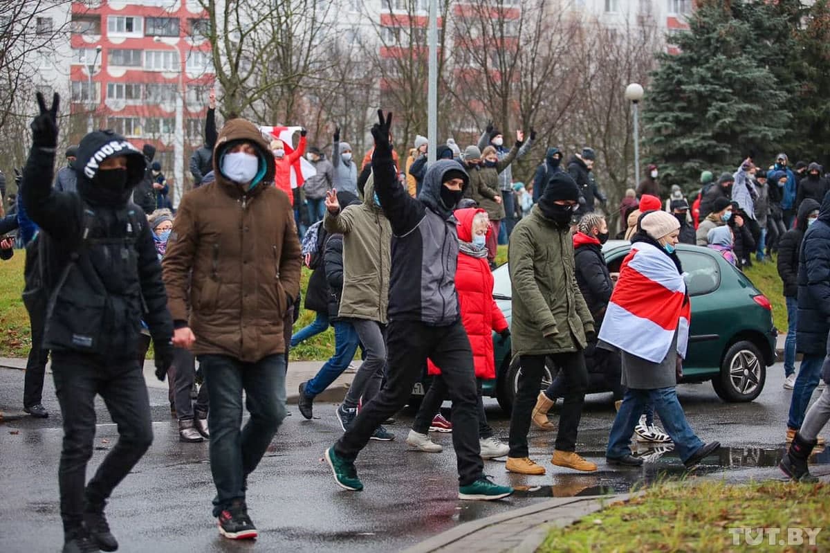 "Марш против фашизма" в Минске: жесткий разгон митингующих, силовики применили спецсредства, более 370 задержанных. Фото и видео