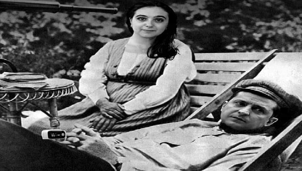 Над Зеленским уже все откровенно смеются, впереди фазы «презрение» и «брезгливость»