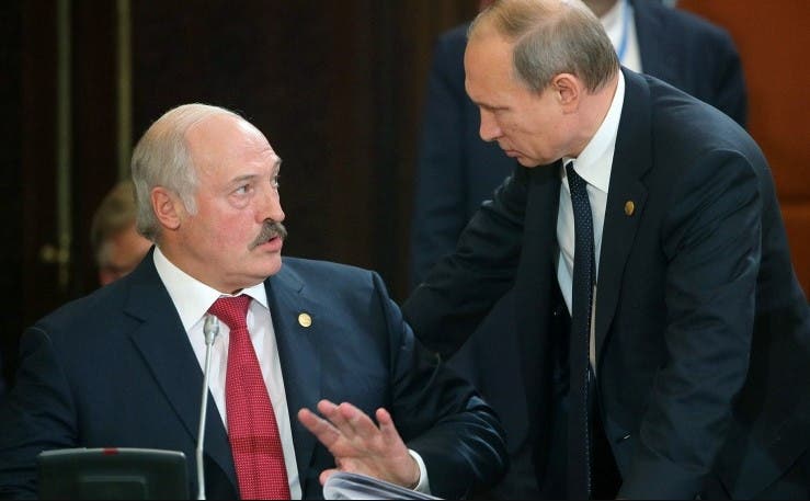 Кремль написал конституцию Беларуси, но Лукашенко боится ее показать