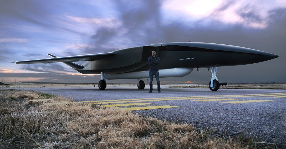 В США представили беспилотный самолет, способный запускать небольшие спутники