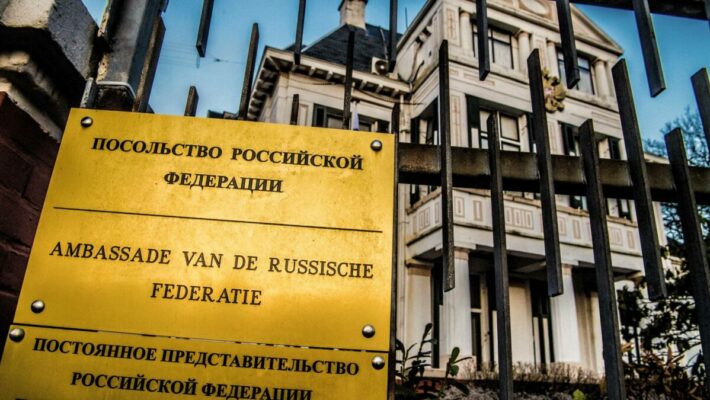 Нидерланды выслали из страны двух российских дипломатов, которых подозревают в шпионаже
