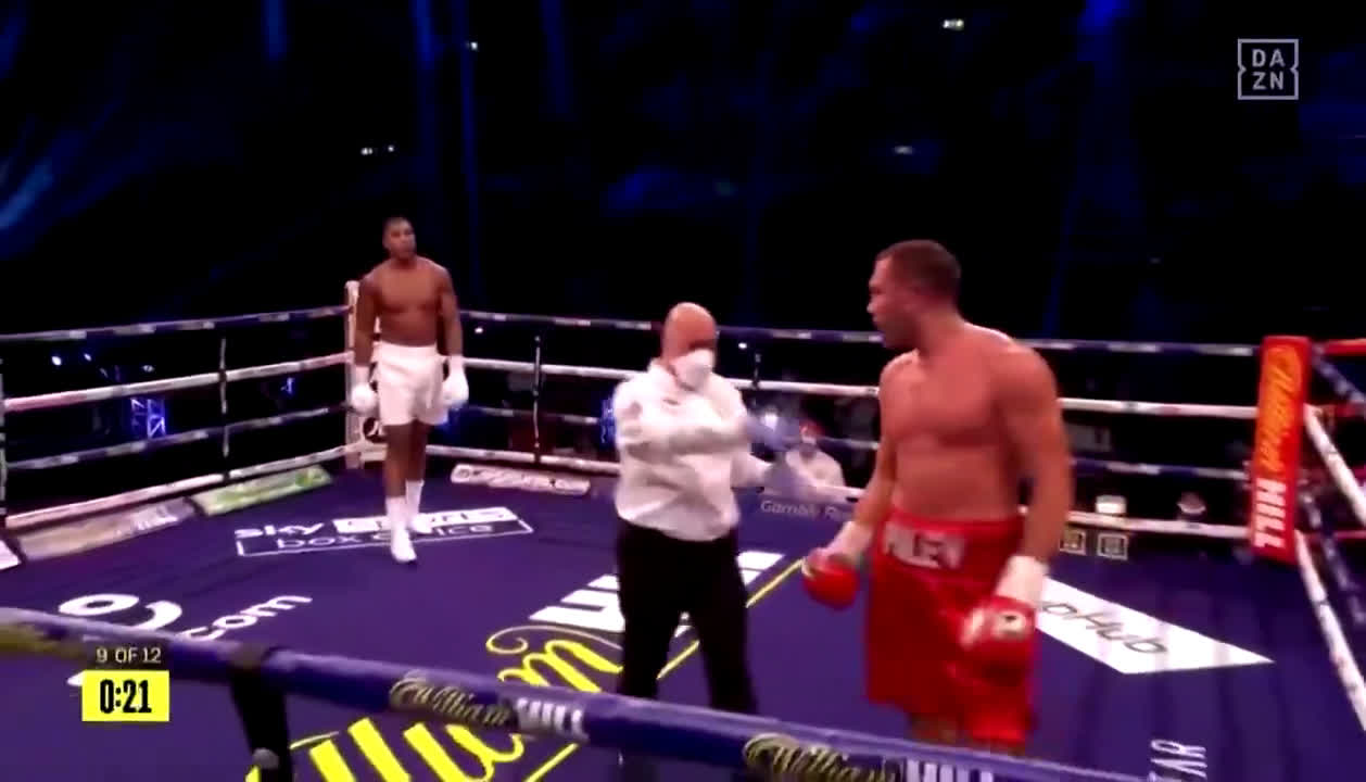 Джошуа одержал яркую победу над "Коброй" в чемпионском бою: видео