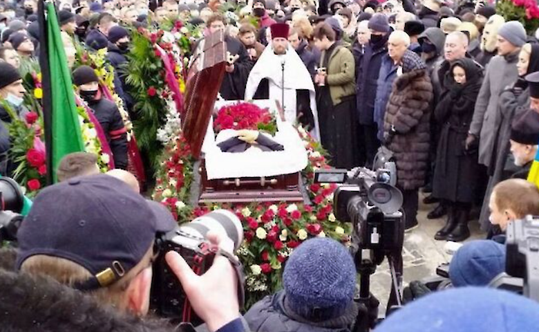 В Харькове во время погребения Кернеса запустили салют