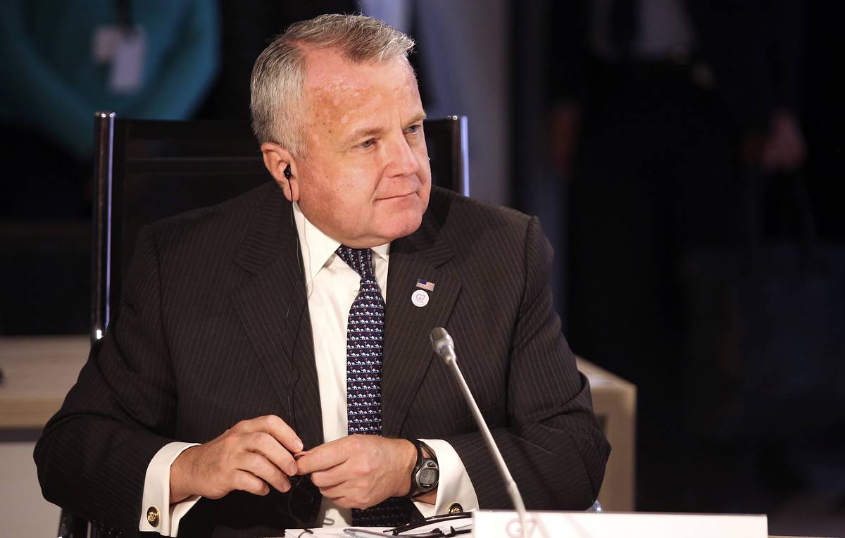 "Предназначена для гражданина РФ". Посол США в Москве отказался от российской вакцины от коронавируса