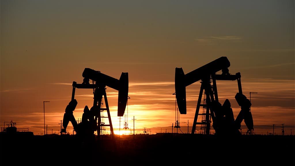 Нефть может упасть до $30: в России резко ухудшили прогнозы