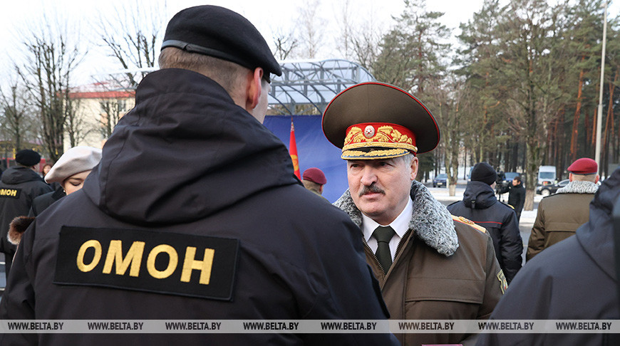 Лукашенко о сроках нахождения у власти: Пока последний омоновец не скажет уходить