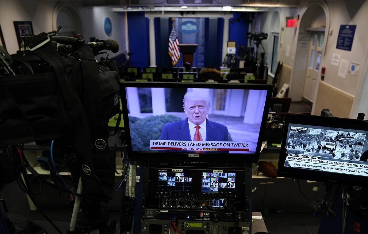 Facebook, YouTube и Twitter удалили видеообращение Трампа, в котором он повторил, что "выборы были украдены"