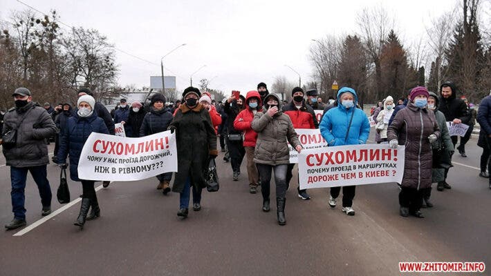 «Зеленые мальчики» разрушают все, к чему прикасаются, и сдают наше государство