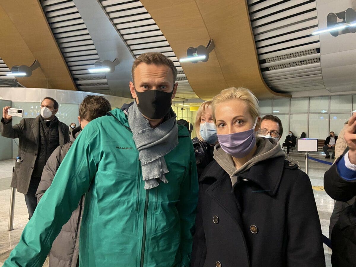 Власть не только обляденела. Она обделалась от страха