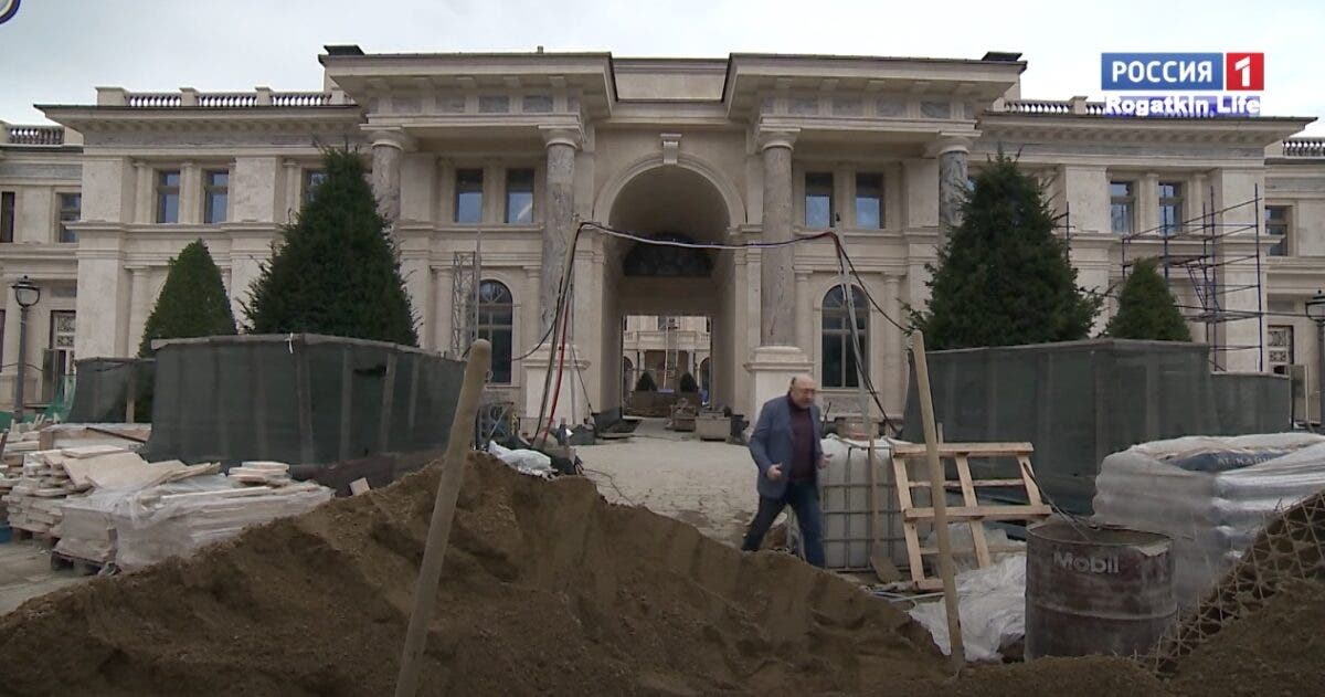 Недостроенная гостиница: В РФ дворец Путина начали показывать по государственному ТВ (Видео)