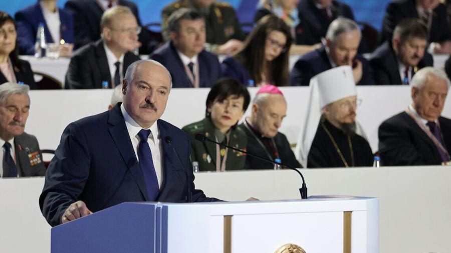 Лукашенко сообщил, когда выполнит желание России по изменению Конституции