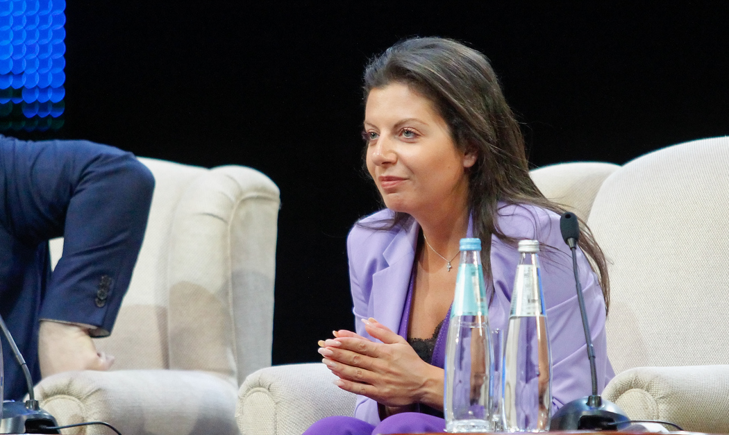 Пропагандистка Симоньян предложила Путину устроить на Донбассе «русское лето». Тот пообещал: «Донбасс не бросим»