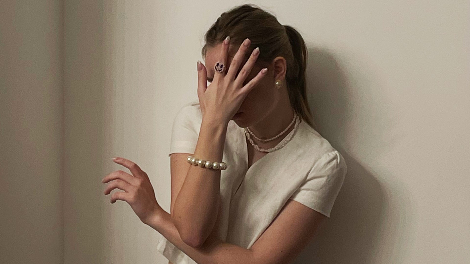 "Внебрачная дочь" Путина – в первом интервью: по его юным фотографиям, наверное да, похожа. Новые фото