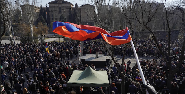 На дне и ниже