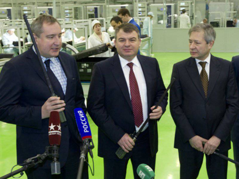 Анало-говнет: Секретные радиостанции для Минобороны РФ оказались китайской подделкой